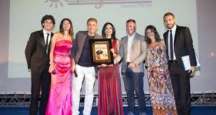 Sole, whisky e sei in pole position. Appello Di Ezio Greggio A Marefestival Salina De Laurentis Facci Ritornare Yuppies Oggi Milazzo Oggi Milazzo