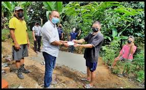 Namun, dalam meniti arus kemodenan hari ini, amalan gotong royong semakin dilupakan oleh masyarakat konvensional di mana pelbagai manfaat yang mampu diperoleh menjadi kerugian. Ykigd8mz2cnzvm