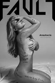 Anastacia nuda