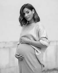 She represents everything that yves rocher wants for all women, happiness, a beautiful and cared for skin. Marta Faial Relata Sensacao Estranha Comum A Muitas Gravidas Holofote