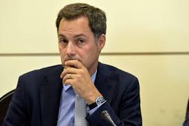 'de premier houdt van italiaanse hemden.'. Alexander Decroo Wil Meer Vaderschapsverlof De Morgen