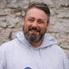 Robin Peake's Instagram, Twitter & Facebook