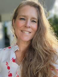 Professional headshot for LinkedIn profile needed