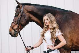 Pin By Ila Louis On Horses Horse Girl Photography Horse Photography Poses Equine Portraits