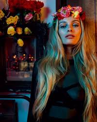 Many details are hidden in these adults floral coloring pages prepare your pens, make yourself comfortable in your garden. How The Flower Crown Became The It Accessory Of Coachella