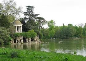Temple of love at Lac Daumesnil