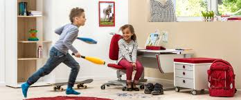 Neben den ergonomischen begebenheiten ist ein kinderschreibtisch auch ein. Kinderschreibtische Hohenverstellbar Mitwachsend Von Moll Made In Germany