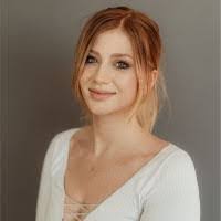 Vicki Packard's Instagram, Twitter & Facebook