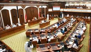 ألغى مجلس الشورى البحريني، في جلسة عقدها لمناقشة مشروع قانون مستعجل، اليوم الأحد، معاملة مواطني دول مجلس التعاون الخليجي معاملة البحريني في تملّك العقارات المبنية والأراضي في المملكة؛ إلا بموافقة وزير العدل والشؤون الإسلامية في مناطق معينة تحددها. Ø´ÙˆØ±Ù‰ Ø§Ù„Ø¨Ø­Ø±ÙŠÙ† ÙŠÙ‚Ø± Ù‚Ø§Ù†ÙˆÙ† Ø§Ù„ØªÙˆØ§Ø²Ù† Ø§Ù„Ù…Ø§Ù„ÙŠ ÙˆØ¶Ø±ÙŠØ¨Ø© Ø¯ÙˆÙ„ Ù…Ø¬Ù„Ø³ Ø§Ù„ØªØ¹Ø§ÙˆÙ†