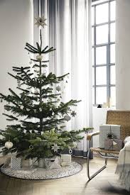 Incredibly Chic Modern Minimalist Christmas Trees Minimalist Christmas Tree Scandinavian Christmas Decorations Scandinavian Christmas Trees