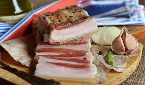 как засолить сало в рассоле в домашних условиях вкусно Kak Vkusno Zasolit Salo Suhim Posolom S Chesnokom I Percem Recept S Poshagovymi Foto V Domashnih Usloviyah Vse Blyuda Idei Dlya Blyud Eda Kulinariya