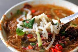 Salah satunya adalah ibumie penang white curry mee yang terkenal enak dan rasanya tak terlupakan. 7 Makanan Yang Harus Dicoba Kalau Main Ke Penang