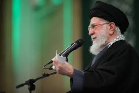 قائد شهید: روز عرفه را قدر بدانید و با دعا و تضرّع، به معنای واقعی کلمه گره‌گشایی کنید / واکاوی پیام‌های رهبر شهید درباره اهمیت لحظات «اکسیرگونه» نهم ذی‌الحجه