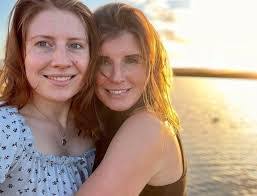 Amanda Six's Instagram, Twitter & Facebook