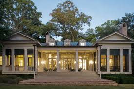 Greek revival home plans may also be called southern colonial architecture in the southern states, and there are some common factors that pull these designs together. Traditional Exterior Klassisch Hauser Charleston