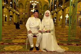 Since 1 october 2015, he has been parliamentary secretary of the ministry of home affairs. Parliamentary Secretary Amrin Amin Marries A Family Doctor Singapore News Top Stories The Straits Times