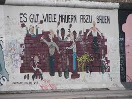Die vorbereitungen vom saal und der tombolapreise für das musikalische dreikönigstreffen beim. Es Gilt Viele Mauern Abzubauen Bedeutung