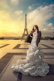 Victor And Charlene S Pre Wedding Shoot In Paris Featuring Her Magical Light Up Wedding Gown Wedding Gowns Mermaid Wedding Dress Tulle Lace Illusion Wedding Dress