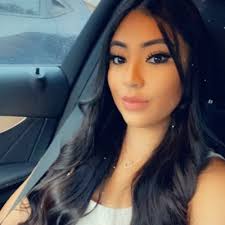 Lily Estrada (@Lillyestradaa)