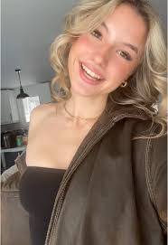 Mackenzie Roche's Instagram, Twitter & Facebook