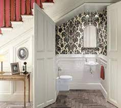 Contoh Desain Kamar Mandi Bawah Tangga Rumah Minimalis Banheiros Minusculos Banheiro Subterraneo Armazenamento Em Escada