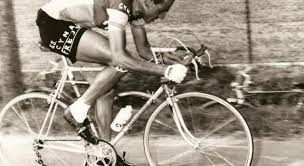 Ecco la maglia che le nazionali azzurre di ciclismo utilizzeranno in occasione delle olimpiadi e paralimpiadi di tokyo.a roma, nel salone d'onore del coni, alla presenza del presidente del coni giovanni malagò e del cip luca pancalli, i, il presidente della fci cordiano dagnoni, il direttore tecnico delle nazionali davide cassani e elia viviani, oro olimpico nel omnium nel 2016 e. Giro D Italia 1958 La Maglia Rosa Del Campione Olimpico Ercole Baldini Oa Sport