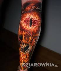 Magic Show Adli Kullanicinin Tattoo Panosundaki Pin 2020 Renkli Dovmeler Dovme Fikirleri Lotr