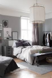 The Beautiful Bedroom Of Interior Designer Genevieve Jorn Bench And Clothes Rail Idee Arredamento Camera Da Letto Camera Da Letto Scandinava Arredamento Casa