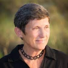 Elaine Steil's Instagram, Twitter & Facebook