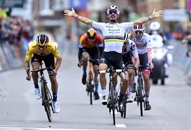 Sigue las últimas noticias del ciclista francés: Alaphilippe Celebrates Early Loses Monument 2020 Liege Bastogne Liege Results Road Bike Action