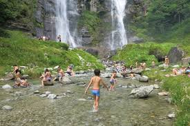 Hora exacta en cascate dell'acquafraggia, italia. Dove Andare In Montagna Con I Bambini Da Milano Gita Alle Cascate Dell Acquafraggia In Valchiavenna Dai Che Partiamo Travel Blog
