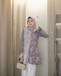 Model baju batik kombinasi menggunakan kain polos, sifon, bolero, embos, dan brokat. 900 Ide Batik Batik Model Pakaian Pakaian Wanita