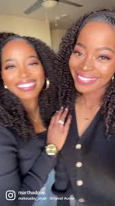 The love runs so deep!!❤️ @iammarybennett #twins #twinsies #sisterhood  #naturalgirls #twinning #momof5 #twinsisters #identicaltwins #happywednesday