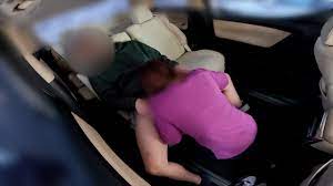 旦那の車の横で中出しカーセックスする人妻 - Pornhub.com