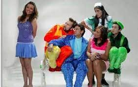 Eugenio derbez ya crece mi hijo, cuando vas a dejar de poner en peligro con esas aventuras extremas a tus hijos, ya decía yo por eso no llevaron a son los mejores hermosa familia y un buen equipo son los mejores eugenio derbez. La Familia P Luche Podria Ser Un Plagio Por Parte De Eugenio Derbez Tkm Mexico