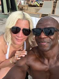 Long weekend vibes!! Holding