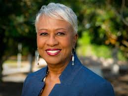 Lillian Davenport's Instagram, Twitter & Facebook