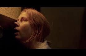 The woman in the window is clearly going for something. Deutscher Trailer Zu The Woman In The Window Clips Trailer Cinema De