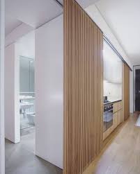 H E Y Fur Den Eingang Der Kuche Hatten Wir Gerne Eine Schiebetur Ich Habe An Eine Lamellenschiebetur Ge Schiebetur Schiebestallturen Design Fur Zuhause