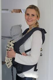 Gerade in den ersten monaten benötigt das baby starken halt für die wirbelsäule, den kopf und nacken. Ergobaby Babytrage Mein Erfahrungsbericht Babyartikel De Magazin