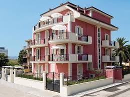 Il luogo ideale per le tue vacanze in residence a san benedetto del tronto.il residence dispone di appartamenti in prima fila sul mare, perfetto per le vostre vacanze con bambini. Residence San Benedetto Del Tronto Residence Taormina
