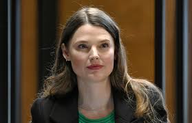 🎈Herzlichen Glückwunsch zum Geburtstag, Lisa Maria Otte (GRÜNE)! Die  geborene Lübeckerin hat Umweltwissenschaften (B.Sc.) an der Leuphana  Universität Lüneburg studiert, sowie Europäischen Ethnologie in Kiel und  Madrid. Als ehrenamtliche Aktivistin und ...