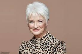 It also works well for women with normal and thick hair. 33 Youthful Hairstyles And Haircuts For Women Over 50 In 2021