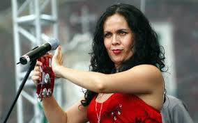 Fue una artista mexicana que se desarrolló en diversos campos, principalmente en la música y en el teatro. Rockeros Mexicanos Hacen Una Ofrenda De Amor A Rita Guerrero Noticias Deportes Gossip Columnas El Sol De Mexico