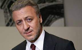Barış falay, fatih artman, canan ergüder, deniz can aktaş, ahsen eroğlu, ayşe nil şamlıoğlu, yaprak medine, nazlı senem ünal, semi sırtıkkızıl. Menajerimi Ara Kirac Ozdal Kimdir Baris Falay Kimdir Kac Yasinda Kocaeli Denge
