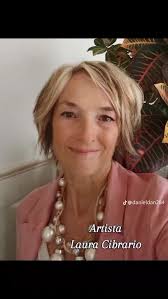 Artisti paraculissimi... a Paraculissima!!! Laura Cibrario si racconta...  Vivo a Rivalta di Torino. Nelle mie opere raffiguro immagini, colori ed  impressioni che mi porto nel cuore spesso dopo un'esperienza di viaggio. Ho