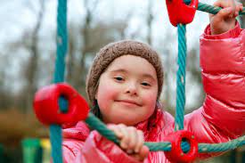 Down syndrome or down's syndrome, also known as trisomy 21, is a genetic disorder caused by the presence of all or part of a third copy of chromosome 21. Trisomie 21 Symptome Ursachen Des Down Syndroms