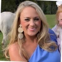 Sarah Lindley's Instagram, Twitter & Facebook