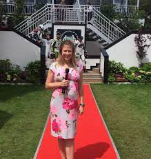 She was the presenter on bbc sport 's coverage of motogp motorcycle racing for 2010. Jennie Gow On Twitter My Thanks To Tiffanyroseuk For The Dress And To Jm130tt For The Photobomb Fosgoodwood Fos
