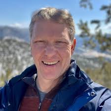 Does anyone else ALMOST like Lord of the rings two towers the most?! I know  the third gets all the glory but 2 is 👌🏼👌🏼 The scene when galdalf  shakes Théoden loose